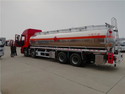 上汽紅巖29.7方前四后八鋁合金運油車，20噸運油車