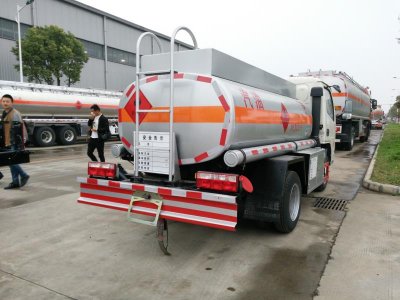 東風藍牌2.3方加油車