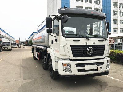 東風小三軸21.5方油罐車