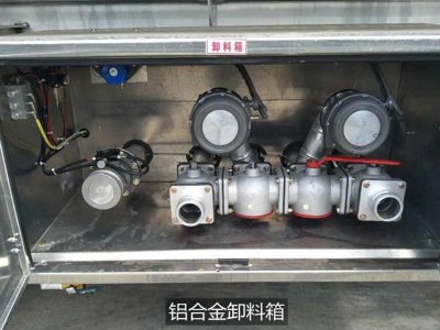 解放前四后六30方油罐車