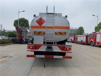 天錦小三軸17.58方前四后四油罐車