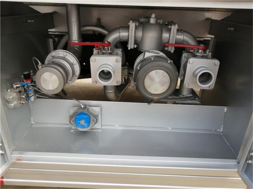 國五東風天錦12.5方加油車滿裝載12噸