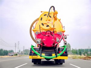天錦副發抽淤泥河道清理車